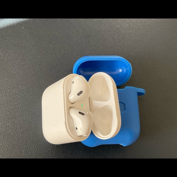AirPods 2nd generation. With blue case and charger. - Picture 6 of 6